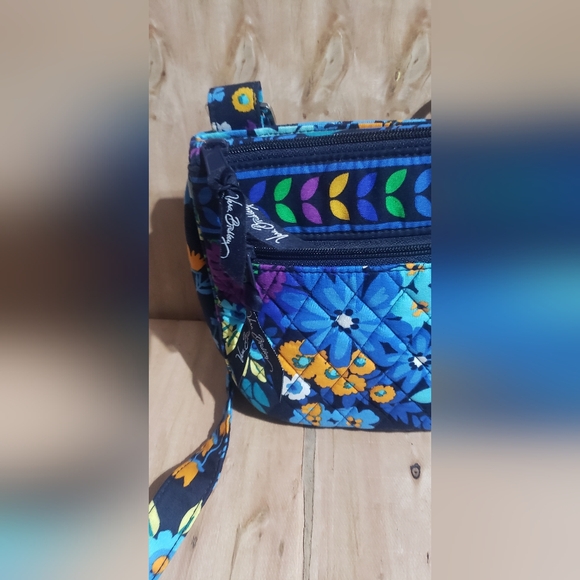 Vera Bradley Mini Travel Crossbody Bag with lots of compartments - Picture 2 of 9
